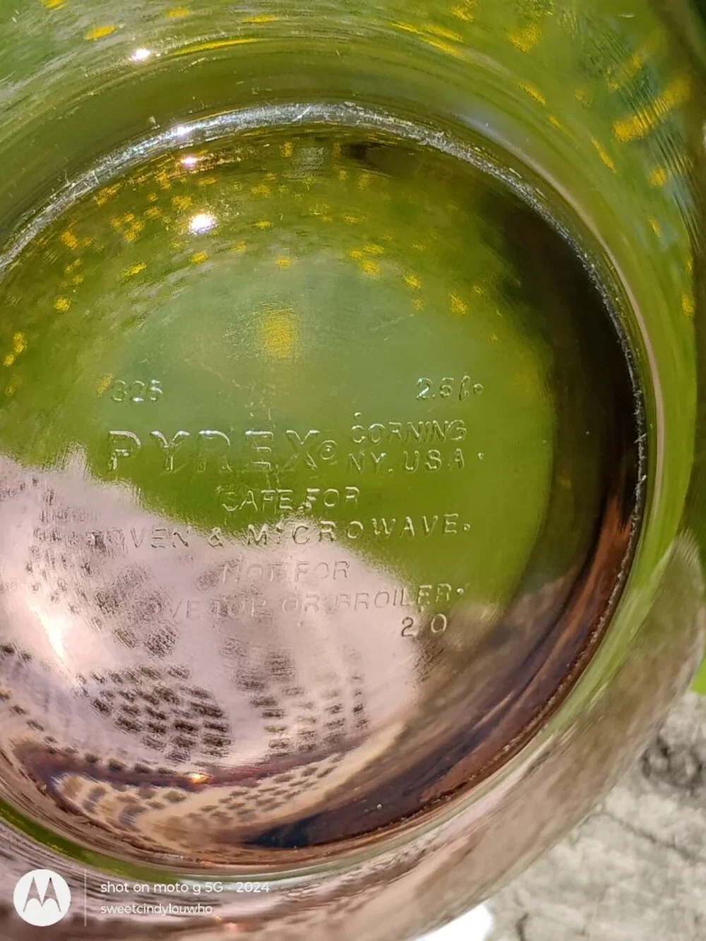 vintage Pyrex #325 2.5 liter amber brown medium mixing bowl likely 1970s-80s